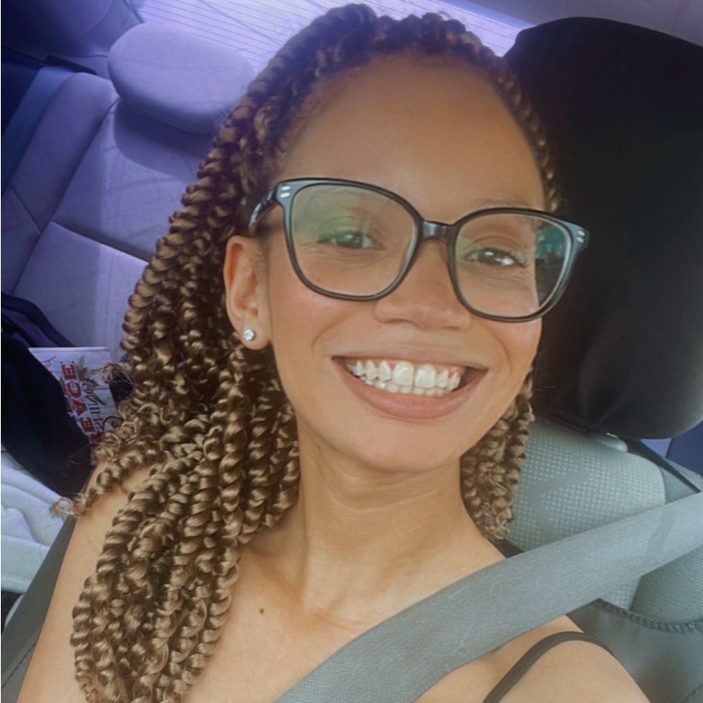 Meet your Posher, Jasmine